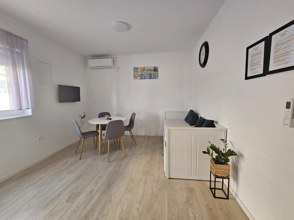 Apartments Anamarija - 5