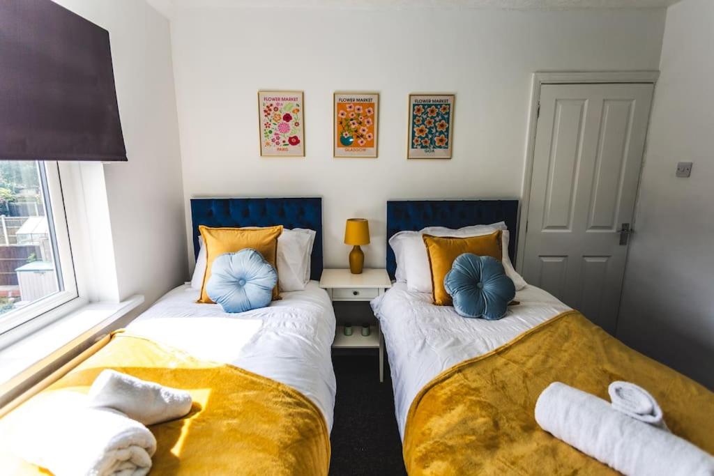 Легло или легла в стая в Probert- Perfectly Placed- Driveway - 3 bed