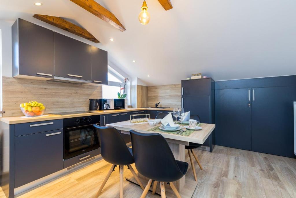 Kuchyňa alebo kuchynka v ubytovaní Apartments Janeš