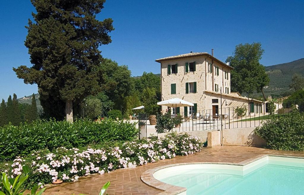 Bazén v ubytování Agriturismo Cuore Verde Villa I Vallaroni nebo v jeho okolí