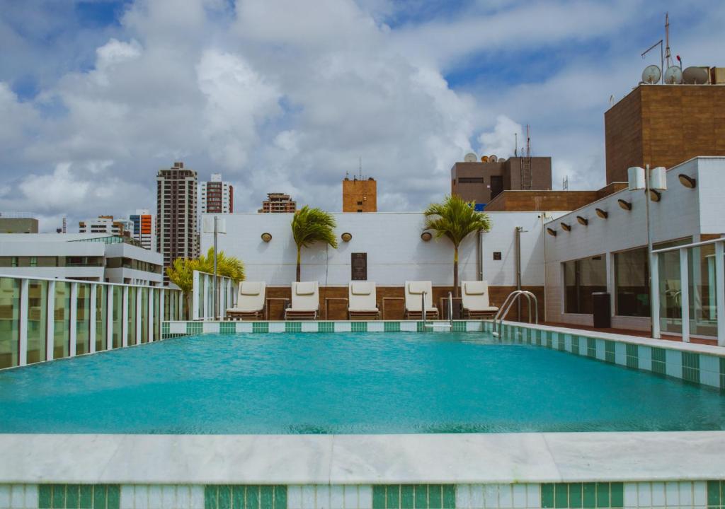 A piscina localizada em Nord Luxxor Sapucaia ou nos arredores