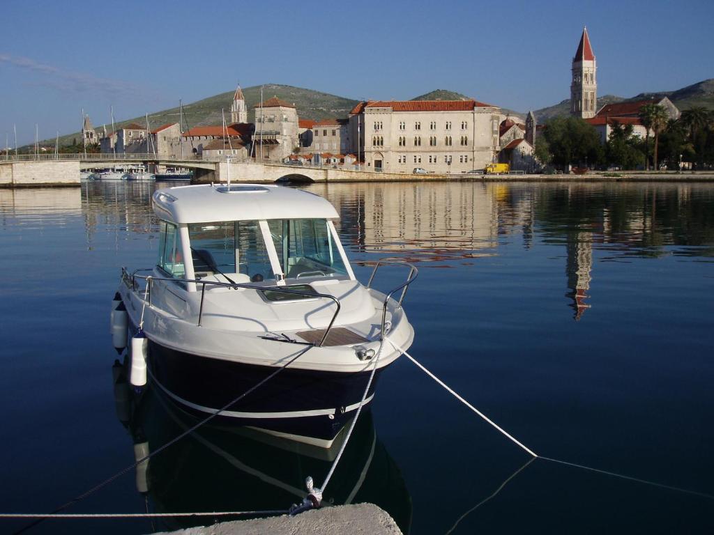 Výhled na řeku, která protéká v blízkosti penzionu