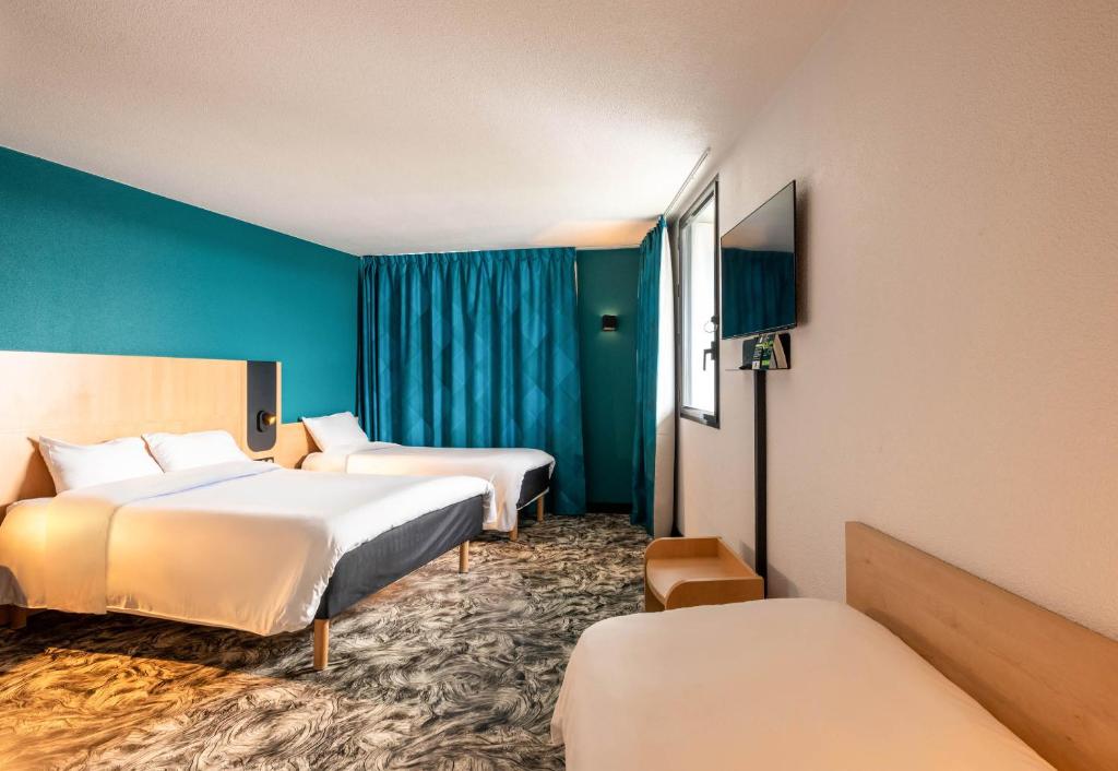Postel nebo postele na pokoji v ubytování B&B HOTEL Calais Terminal Cité Europe 3 étoiles