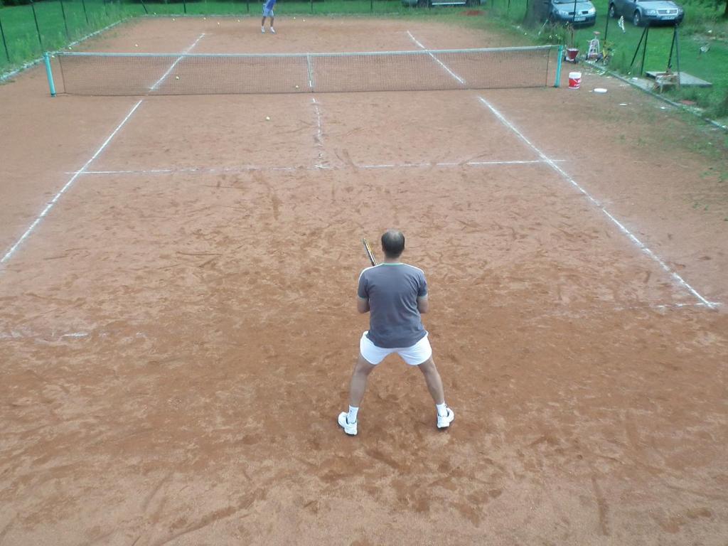 Tenis a/nebo squash v ubytování 4domki nebo okolí
