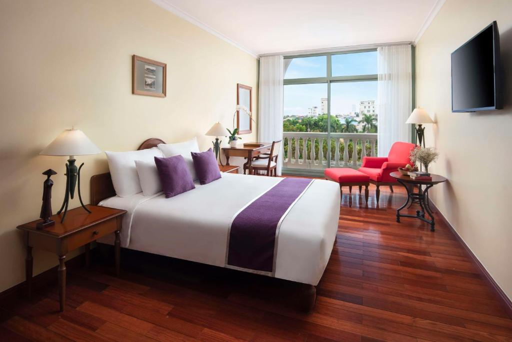 Postel nebo postele na pokoji v ubytování Avani Hai Phong Harbour View Hotel