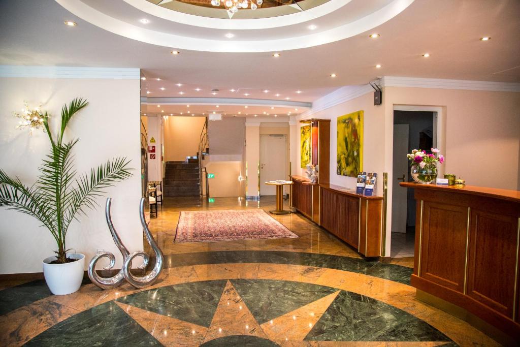 Vstupní hala nebo recepce v ubytování Hotel Admiral am Kurpark
