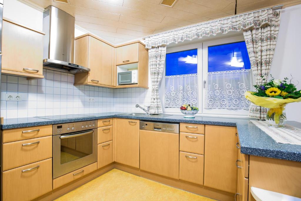 Kuchyň nebo kuchyňský kout v ubytování Apart Dirndltal
