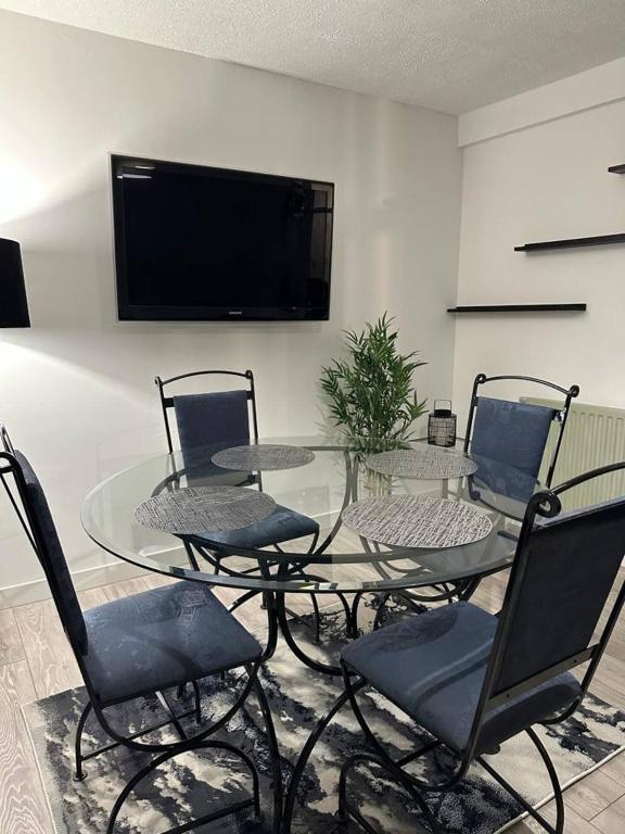 Fotografie z fotogalerie ubytování Sunny Apartment In Cheltenham v destinaci Cheltenham