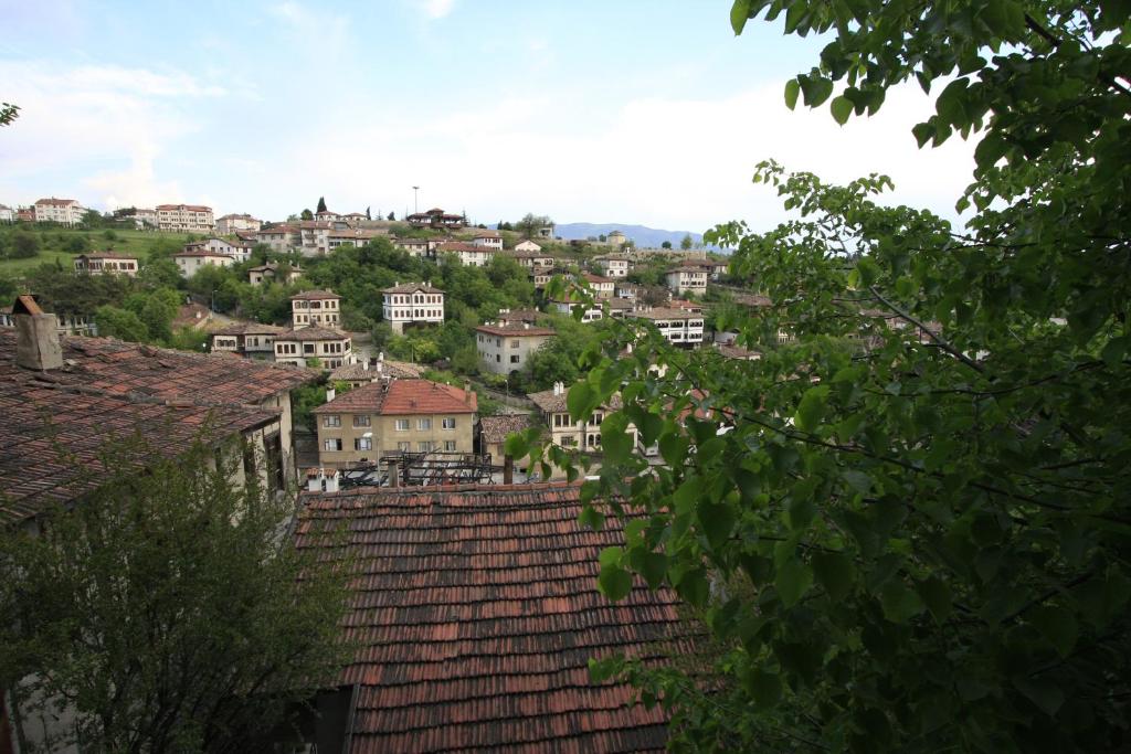 Nespecifikovaný výhled na destinaci Safranbolu nebo výhled na město při pohledu z penzionu