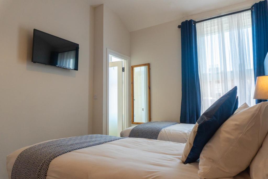 Postel nebo postele na pokoji v ubytování Eccles Townhouse