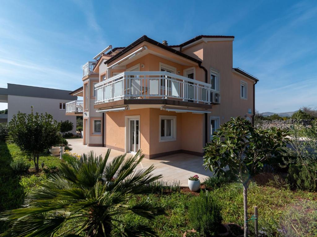 Apartment Villa Nikaroni-2 by Interhome