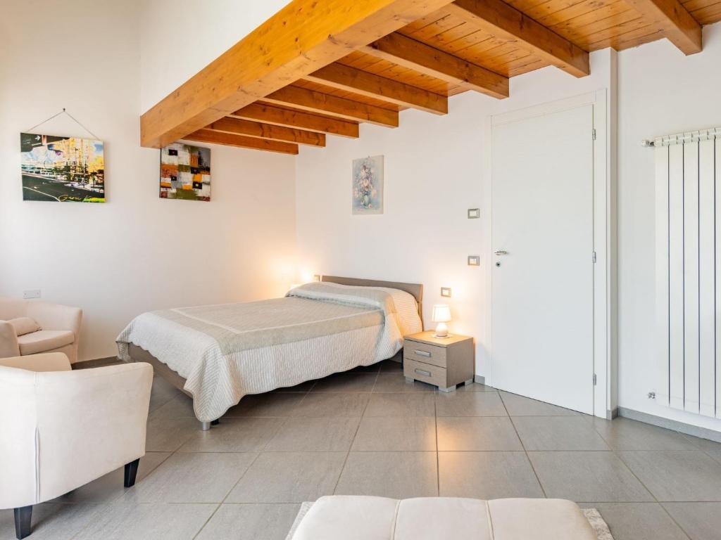 Łóżko lub łóżka w pokoju w obiekcie Holiday Home Carmen by Interhome