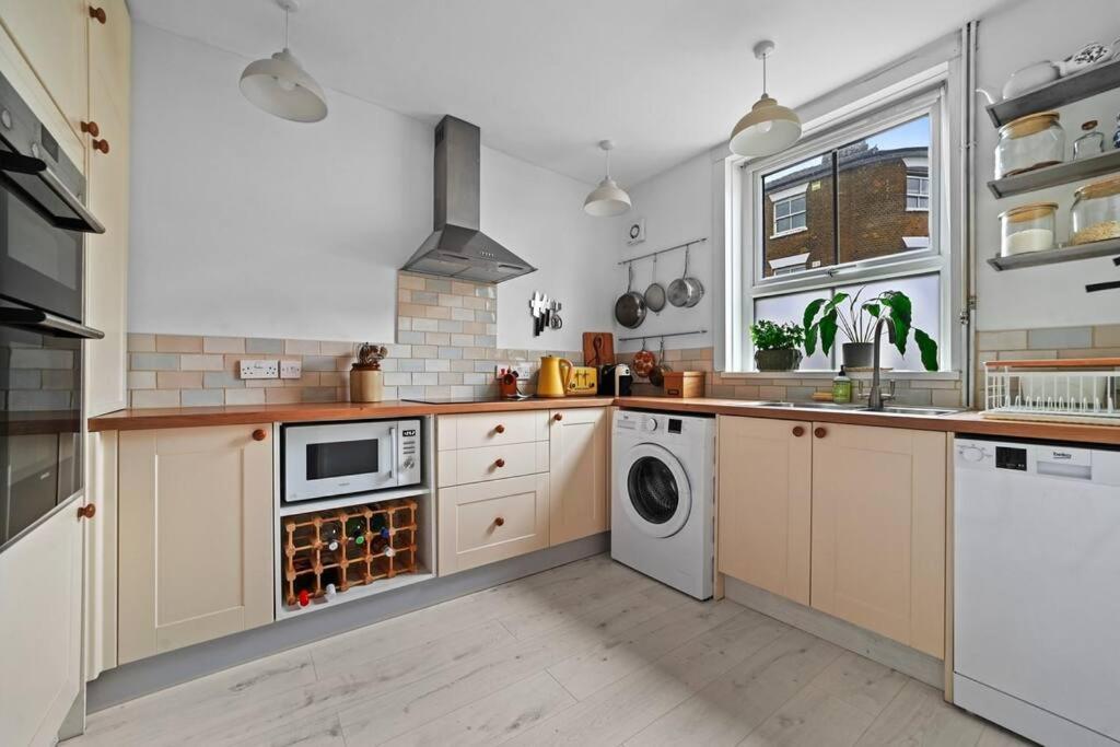 a kitchen with a washer and dryer at St John's Corner Cottage, Bury St. Edmunds in Bury Saint Edmunds