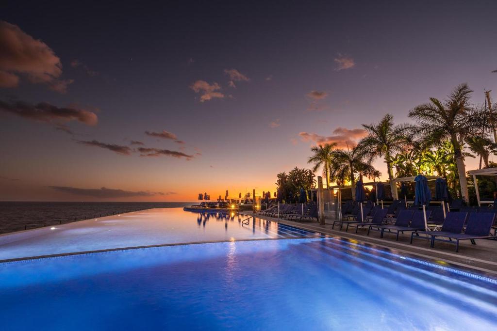 The swimming pool at or close to Marina Suites Gran Canaria