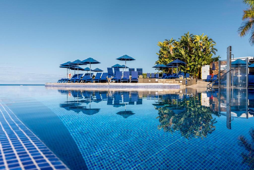 The swimming pool at or close to Marina Suites Gran Canaria