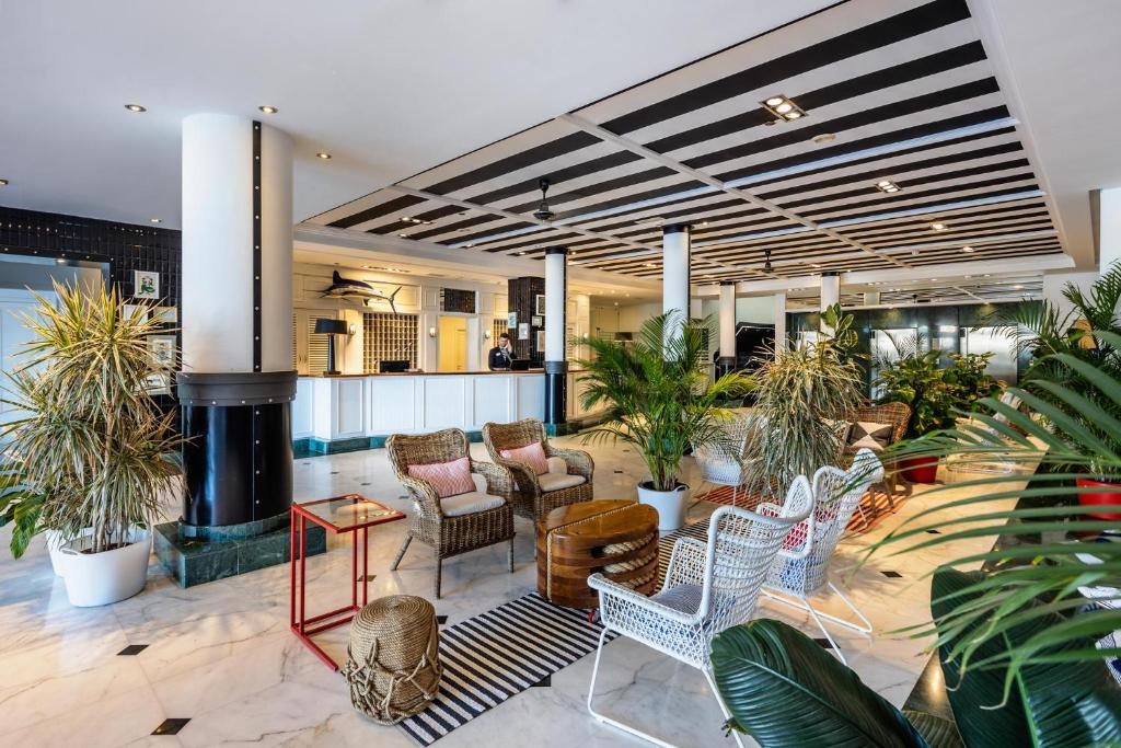 A seating area at Marina Suites Gran Canaria
