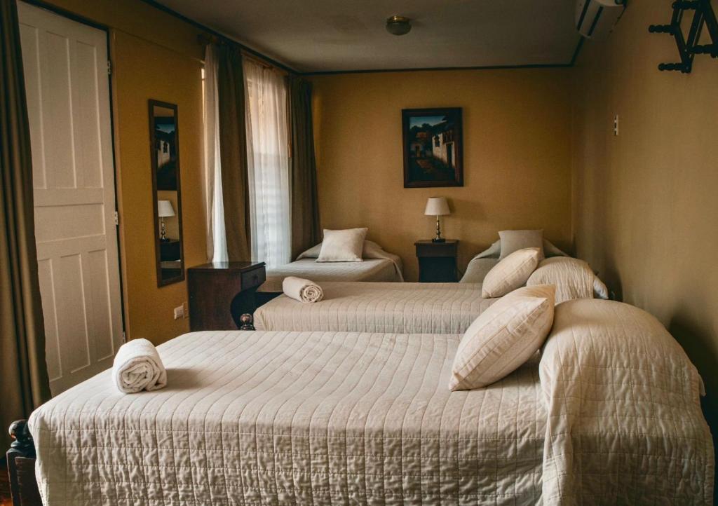 Hotel 1915 INN & SUITESにあるベッド