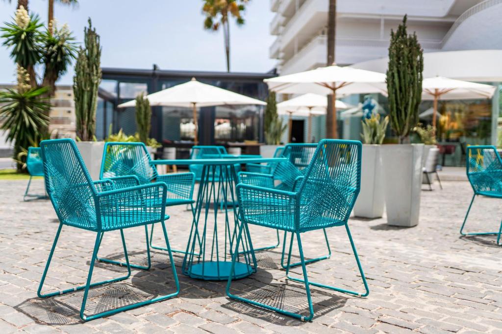 A restaurant or other place to eat at Gold By Marina - Adults only