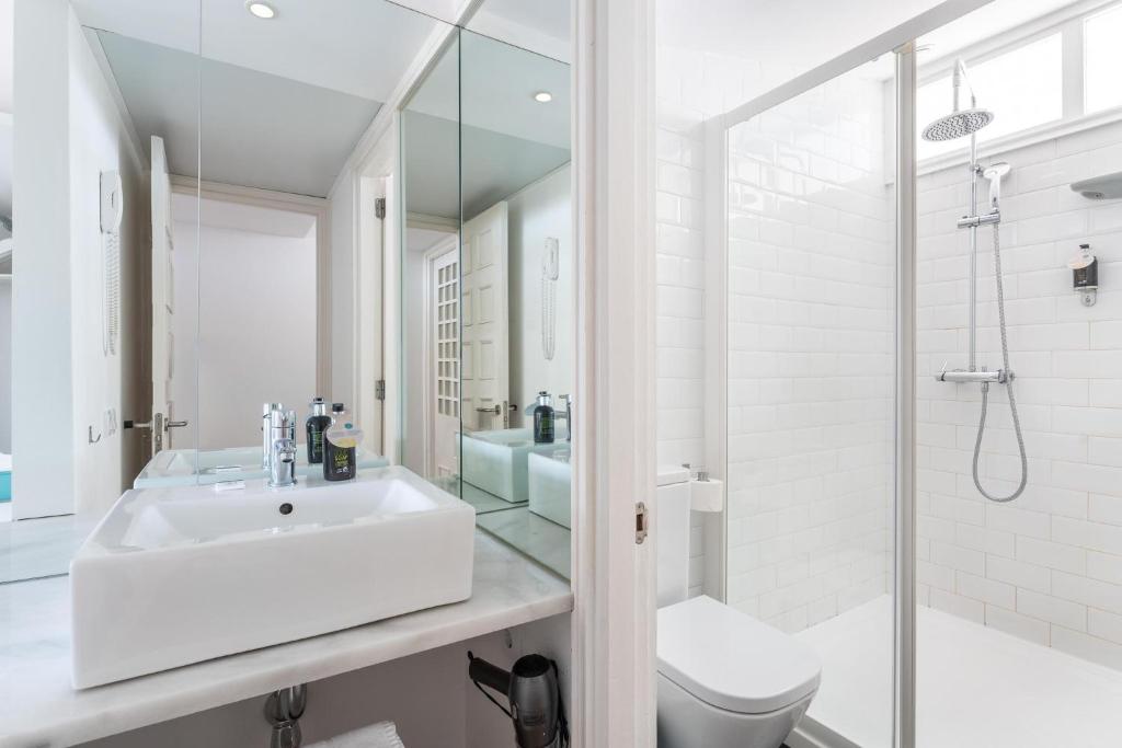 A bathroom at Gold By Marina - Adults only