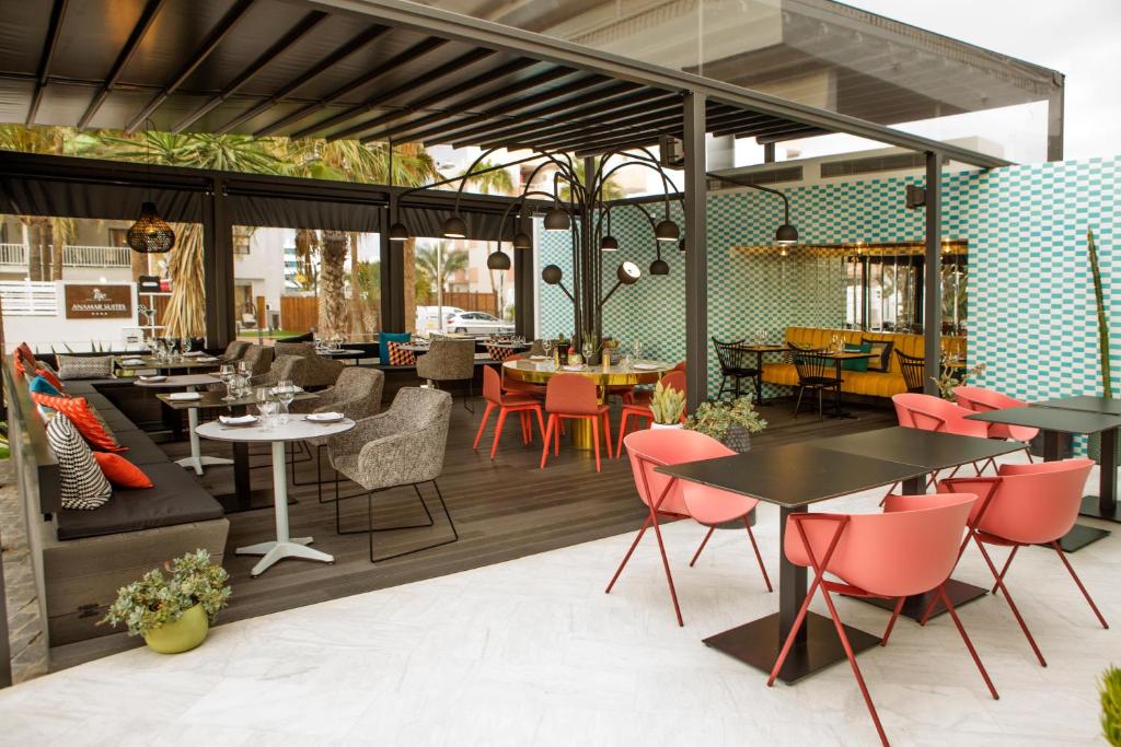 A seating area at Gold By Marina - Adults only