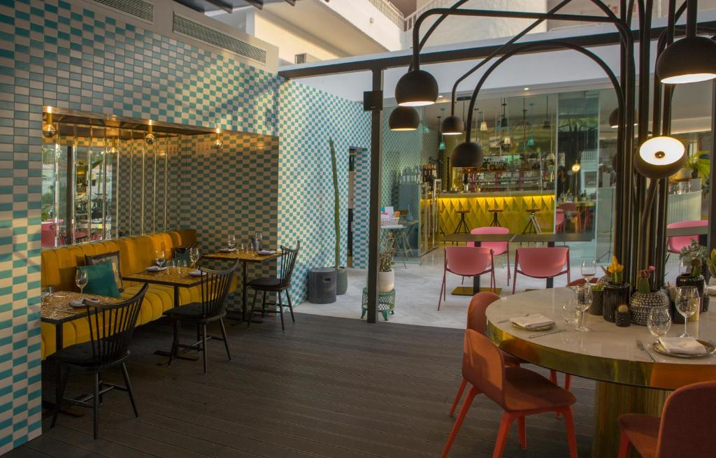 A seating area at Gold By Marina - Adults only