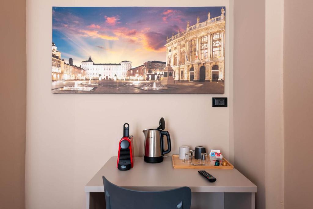 Příslušenství pro přípravu čaje a kávy v ubytování Torino Station Relais
