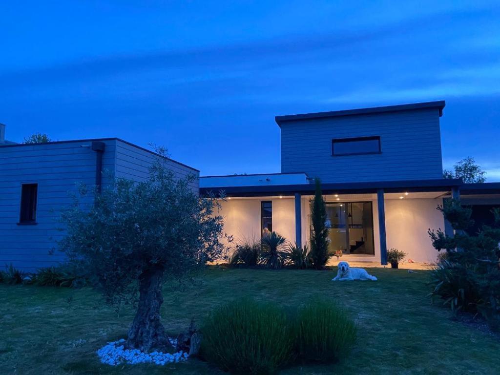 a house with a tree in front of it at Embruns et Sarrasin in Combrit