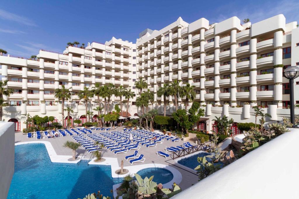 a rendering of a hotel with a swimming pool at Ibersol Almuñecar Beach & Spa Hotel in Almuñécar