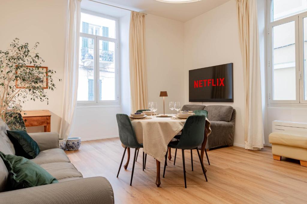 a living room with a table and a couch at H11 [The King's Apartment] Ariston - Centro in Sanremo
