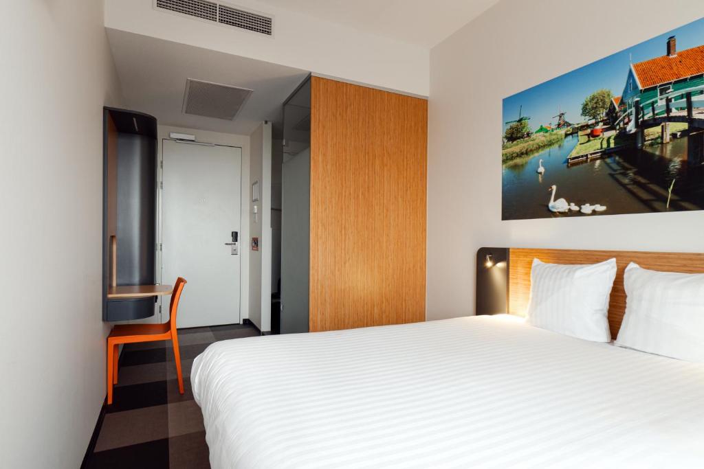 a hotel room with a bed and a desk at easyHotel Amsterdam Zaandam in Zaandam
