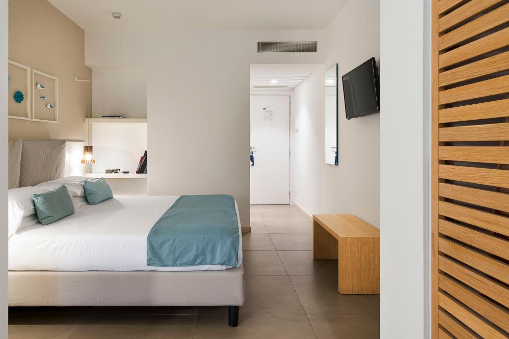 Albatros Beach Hotel - Superior Double Room With Side Sea View