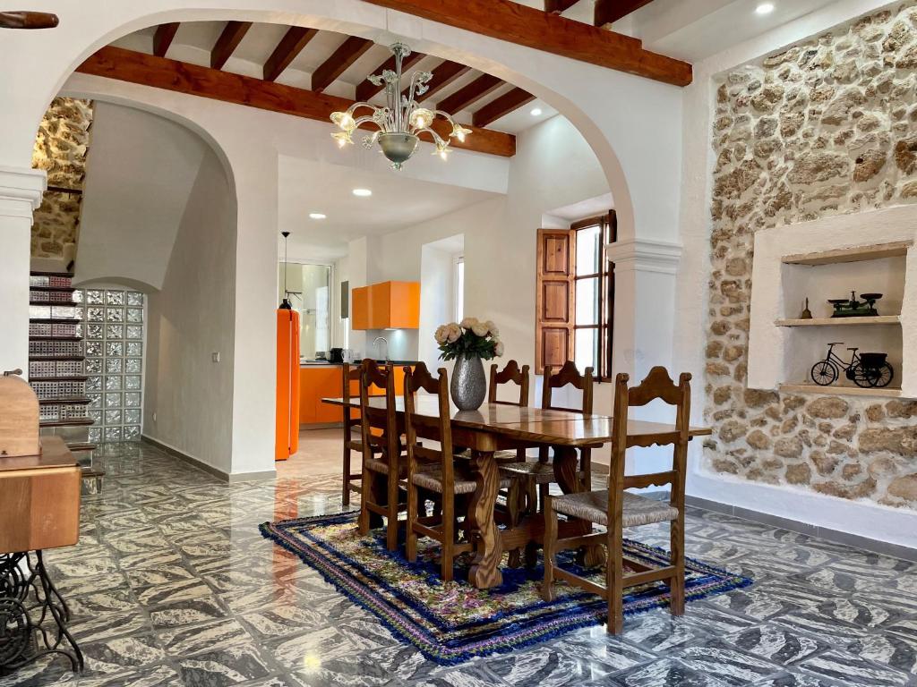 Η κουζίνα ή μικρή κουζίνα στο Can Feliu House by Slow Villas