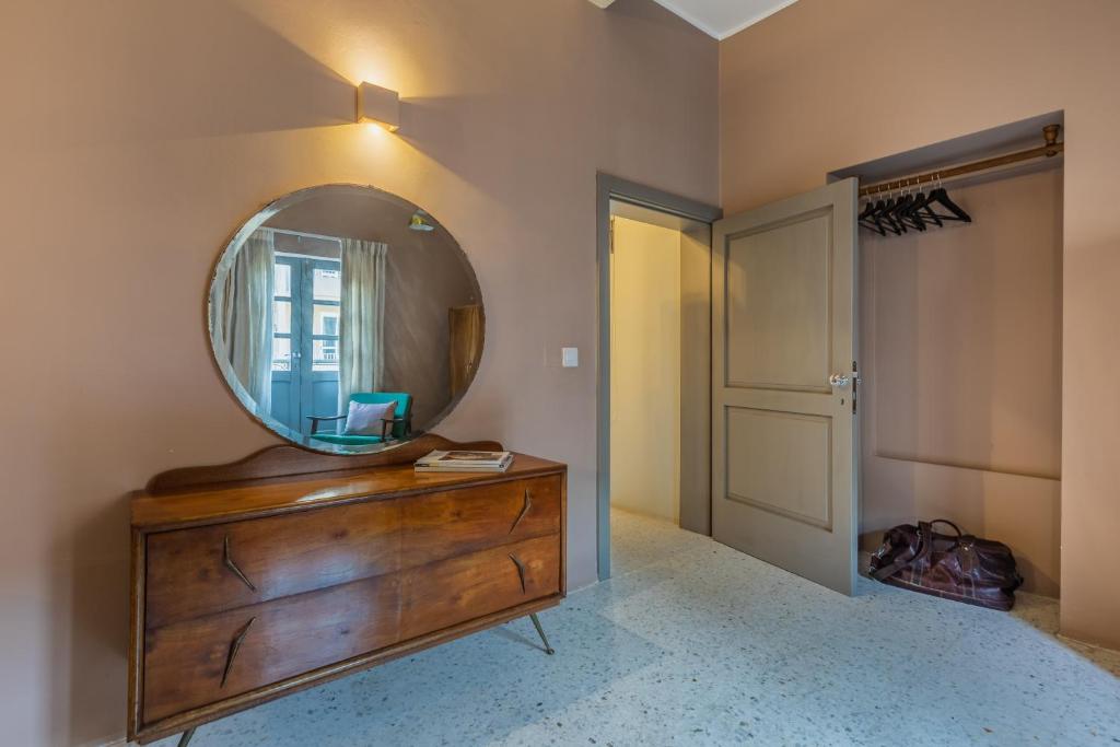 Stylish Retro Suites - 19