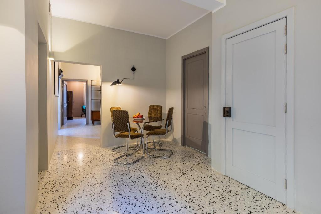 Stylish Retro Suites - 17