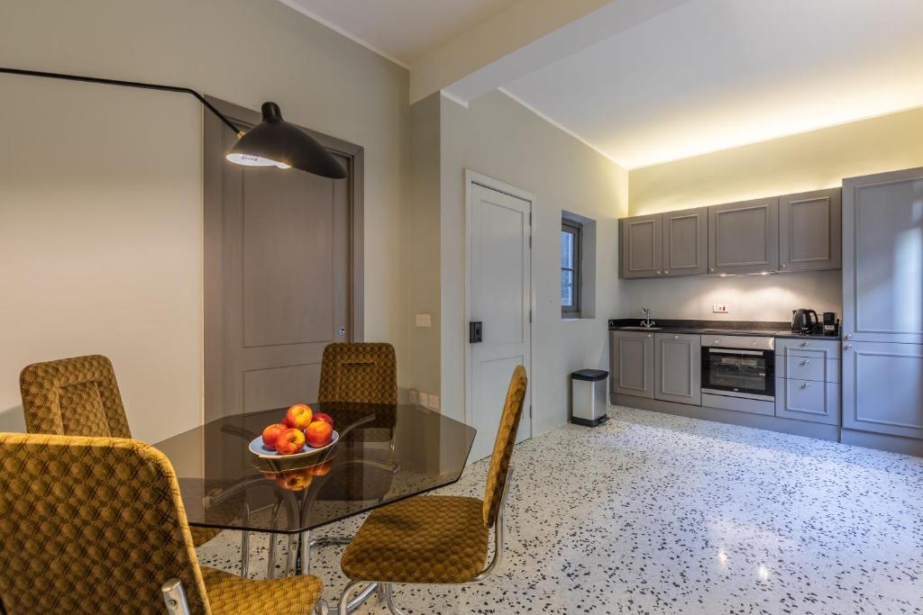 Stylish Retro Suites - 16