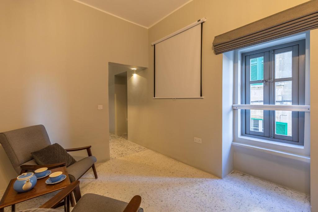 Stylish Retro Suites - 15