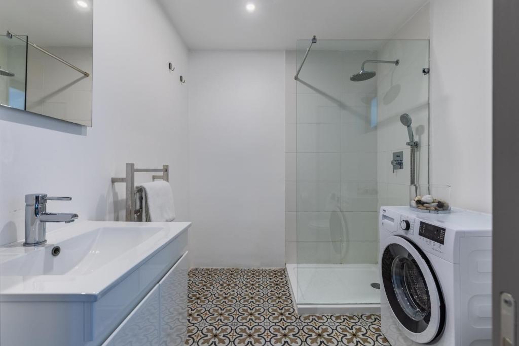 Stylish Retro Suites - 10