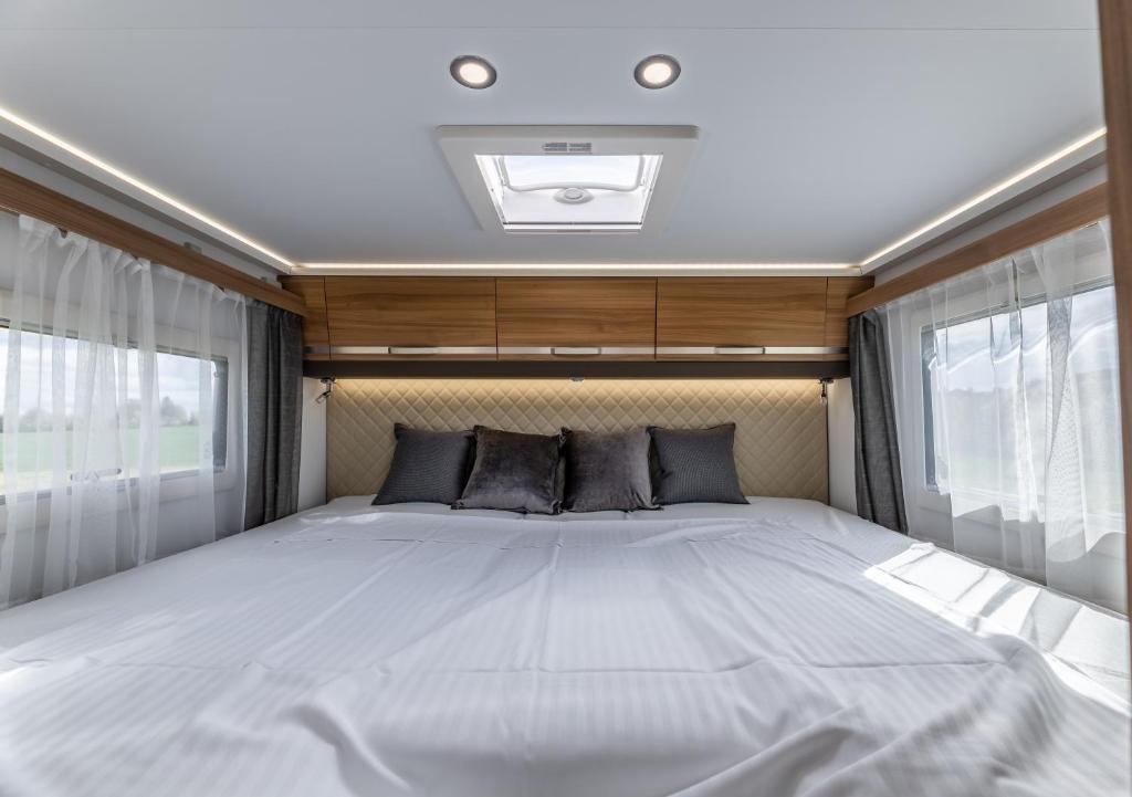 Fotografie z fotogalerie ubytování Campiri Base Prague - motorhomes & RVs rental company v destinaci Tuchoměřice