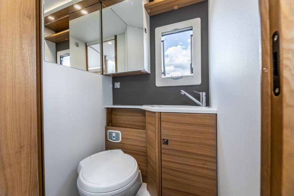 Fotografie z fotogalerie ubytování Campiri Base Prague - motorhomes & RVs rental company v destinaci Tuchoměřice