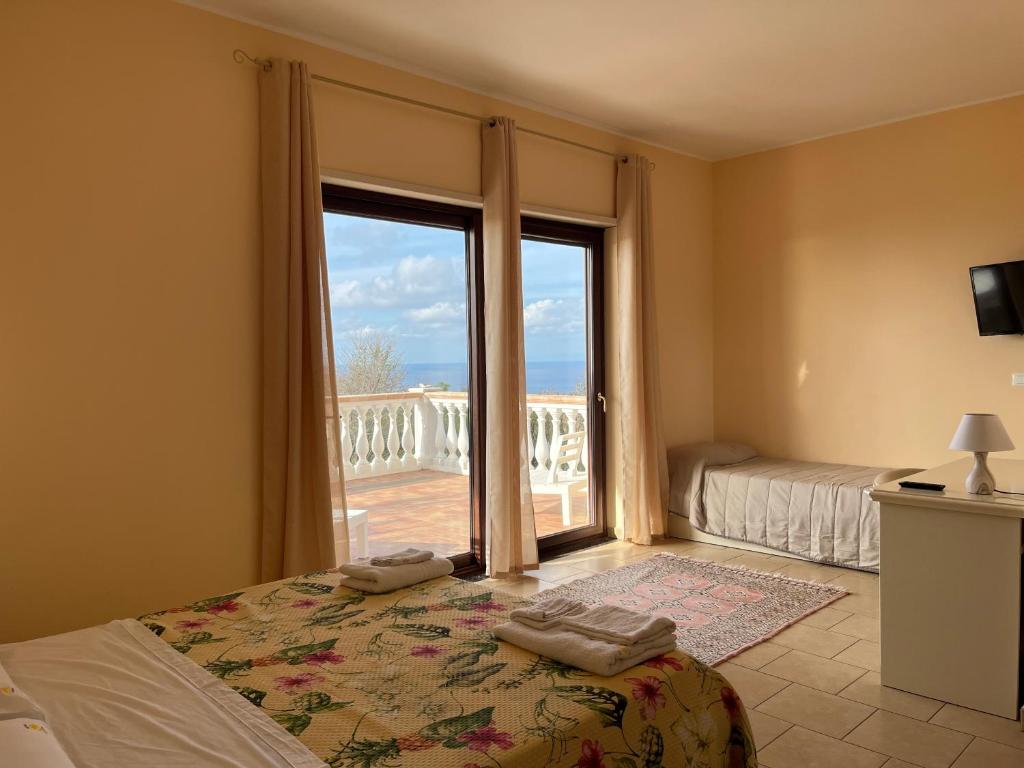 A bed or beds in a room at Residenza Domus Aurea Tropea- Vista Mare
