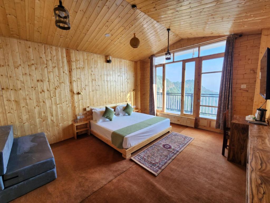 Postel nebo postele na pokoji v ubytování Gadegal Homestay Narkanda - Rooms & Pahadi Café