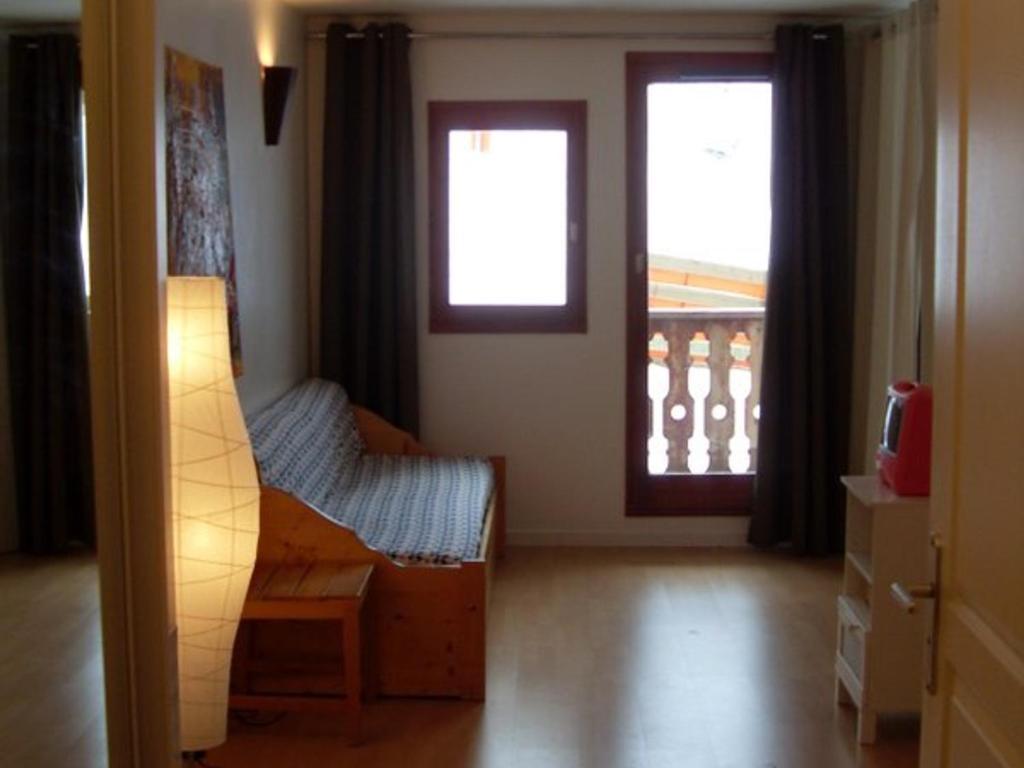 Appartement Valfréjus, 2 pièces, 4 personnes - FR-1-265-247にあるシーティングエリア