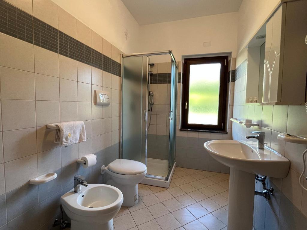 A bathroom at Residenza Domus Aurea Tropea- Vista Mare
