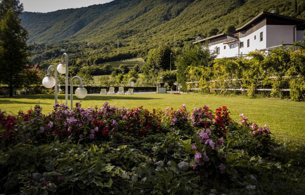 Nespecifikovaný výhled na hory nebo výhled na hory při pohledu z hotelu