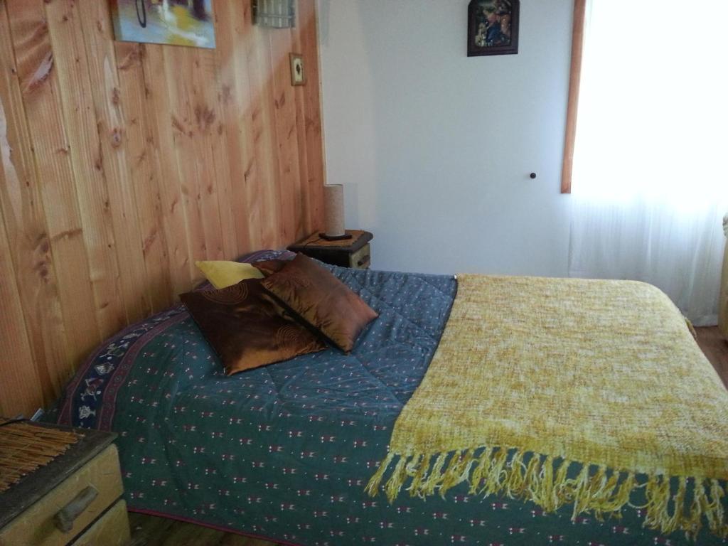 Letto o letti in una camera di Cabañas Wualmapu " acceso sólo vehiculos tipo camioneta, jeep o SUV"