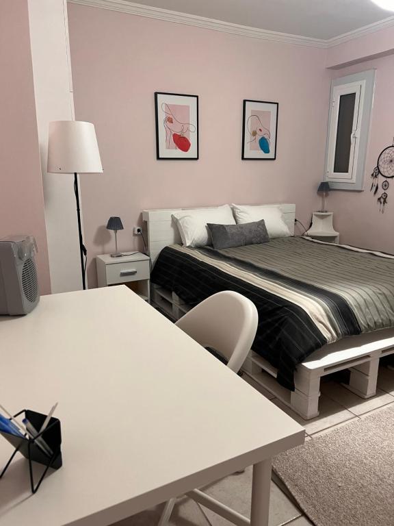 Cozy Apartment in Neos Kosmos