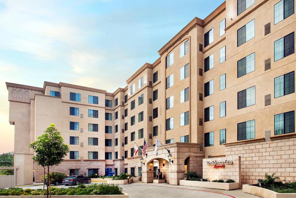 uma representação da frente de um hotel em Residence Inn San Diego Del Mar em San Diego