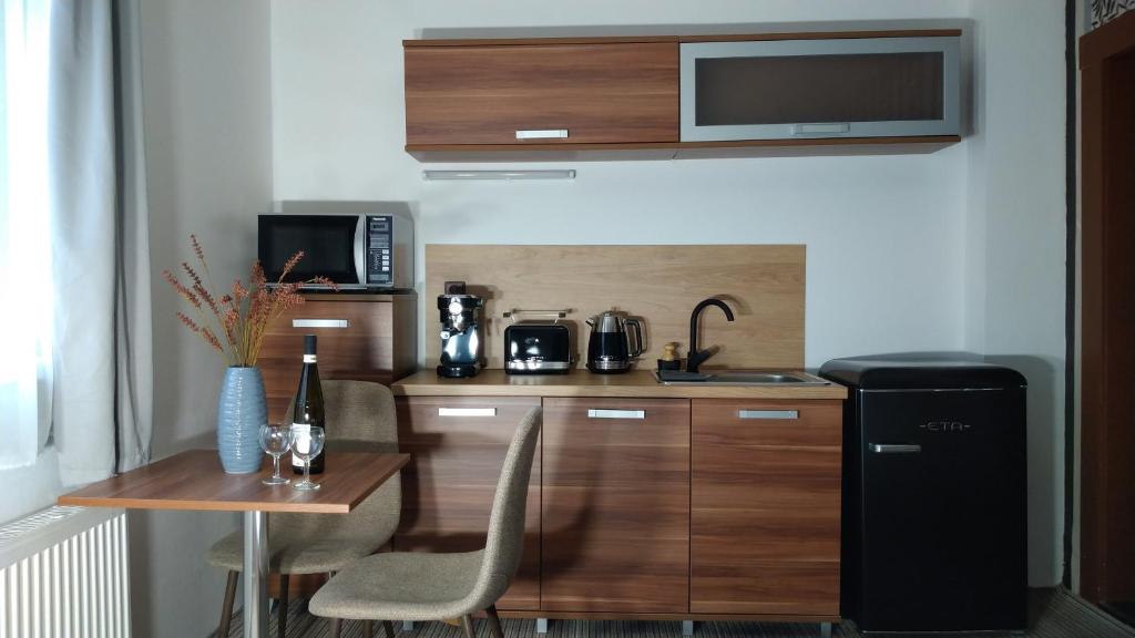 Kuchyň nebo kuchyňský kout v ubytování Apartmány u jezera Fami***