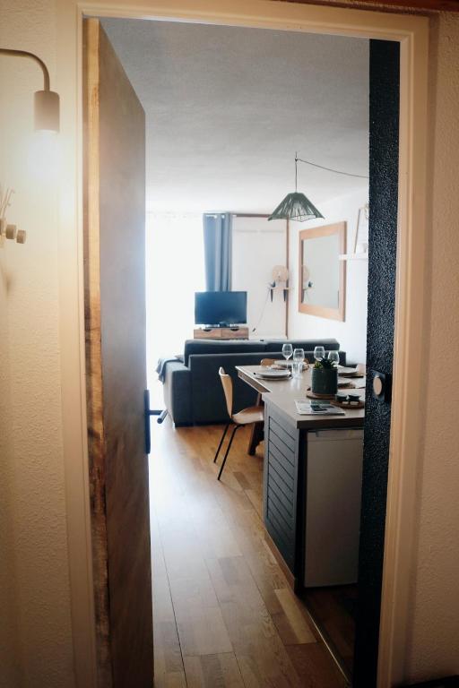 Kuchyň nebo kuchyňský kout v ubytování Charmant Appartement Les temples du Soleil