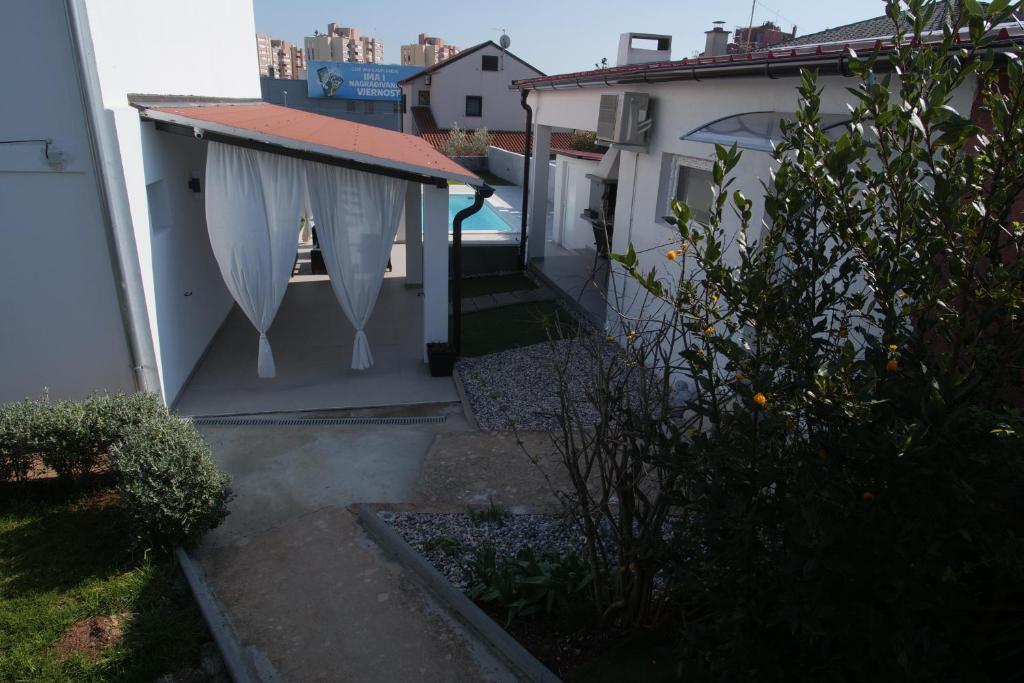 Bazén v ubytování House Bonita nebo v jeho okolí
